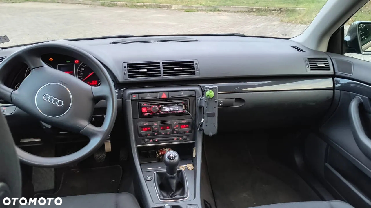 Audi A4 2.0 - 24
