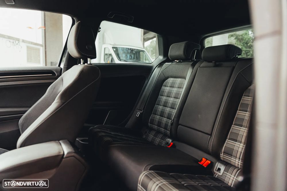 VW Golf 2.0 TDi GTD DSG - 28