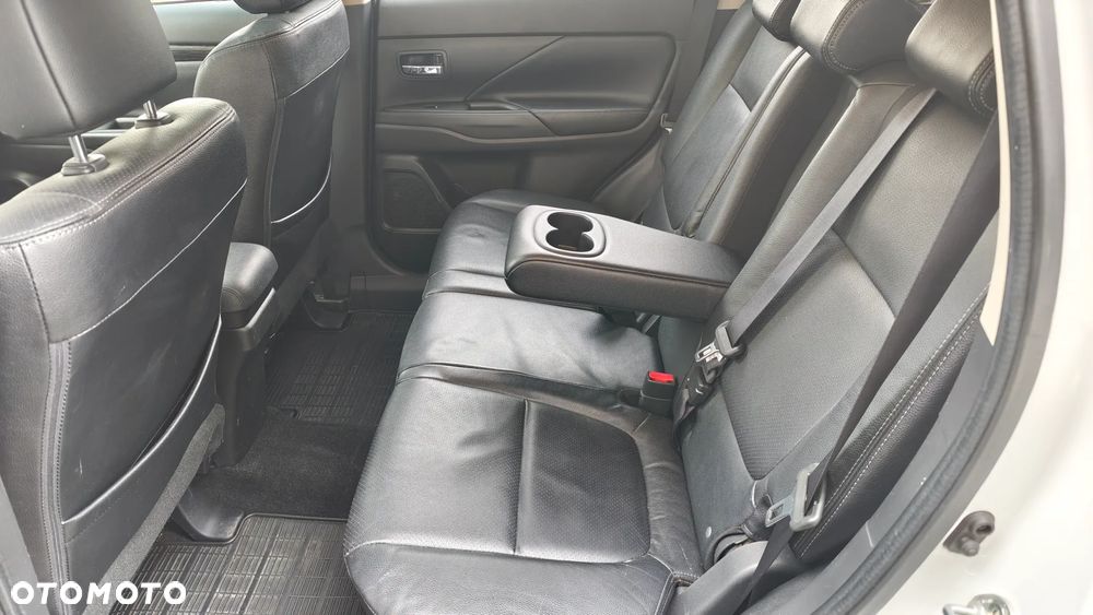 Mitsubishi Outlander 2.0 4WD CVT Diamant Edition+ - 17