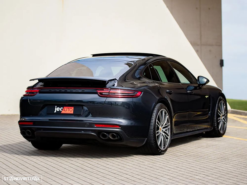 Porsche Panamera 4 E-Hybrid - 4
