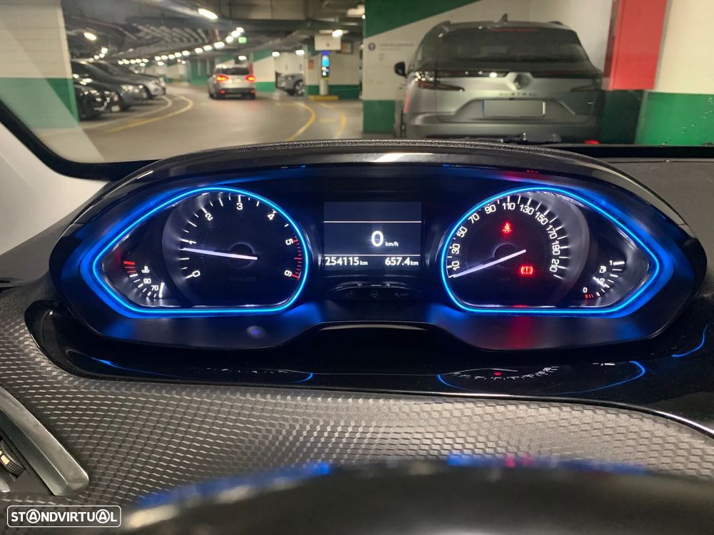 Peugeot 2008 1.6 BlueHDi Allure - 3