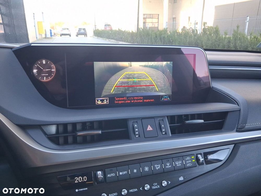 Lexus ES 300h Business Edition + - 15
