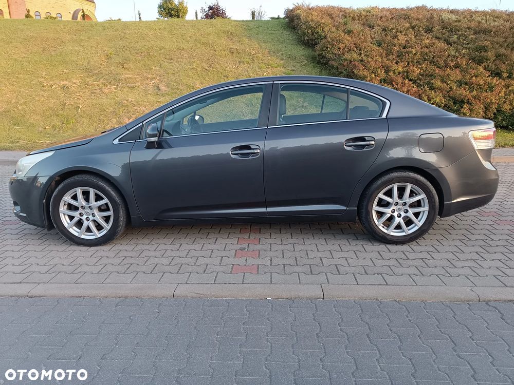 Toyota Avensis - 2