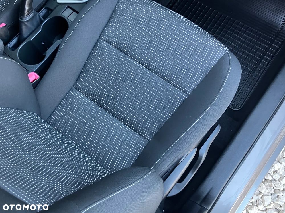 Toyota Auris 1.6 Prestige - 36