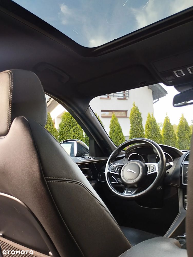 Jaguar F-Pace 20d AWD R-Sport - 5