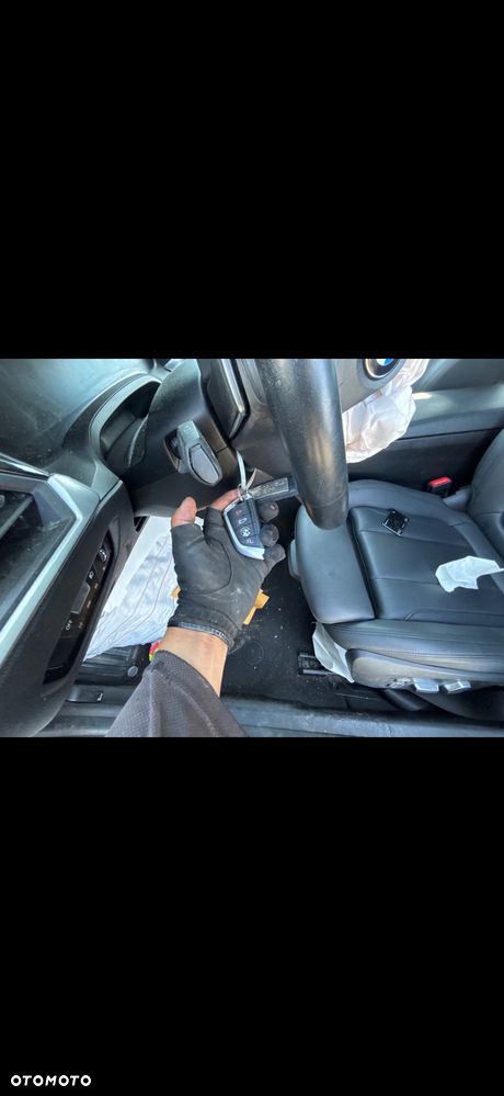 BMW Seria 3 330i xDrive Sport Line - 38