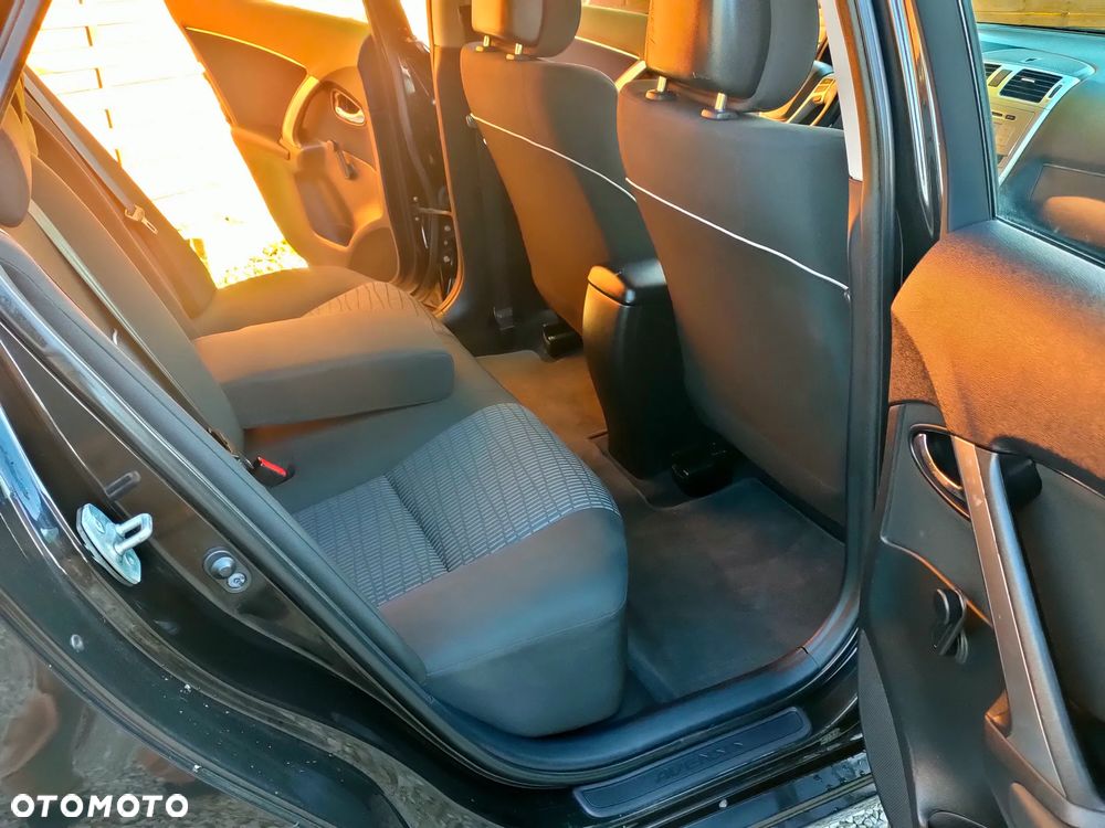 Toyota Avensis Combi 1.6 Life - 8
