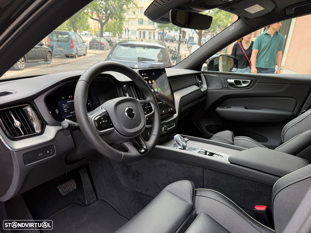 Volvo XC 60 T6 AWD Recharge Plus Black Edition - 23