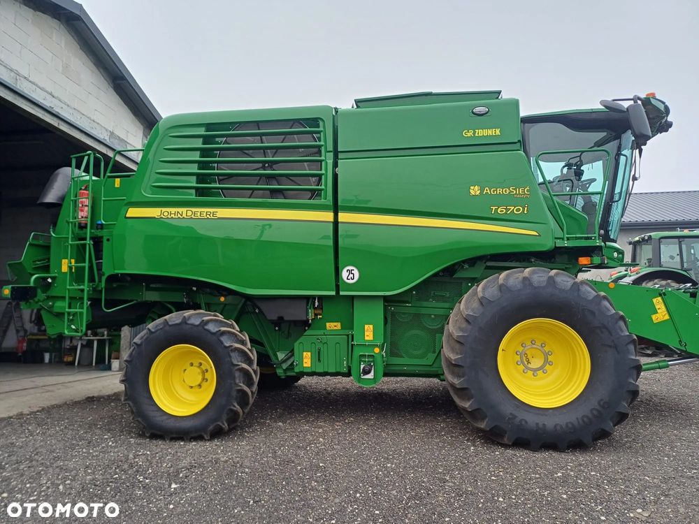 John Deere T670 - 11