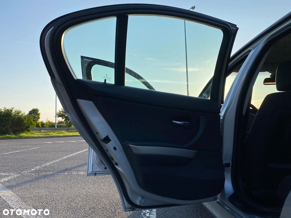 BMW Seria 3 318i - 22