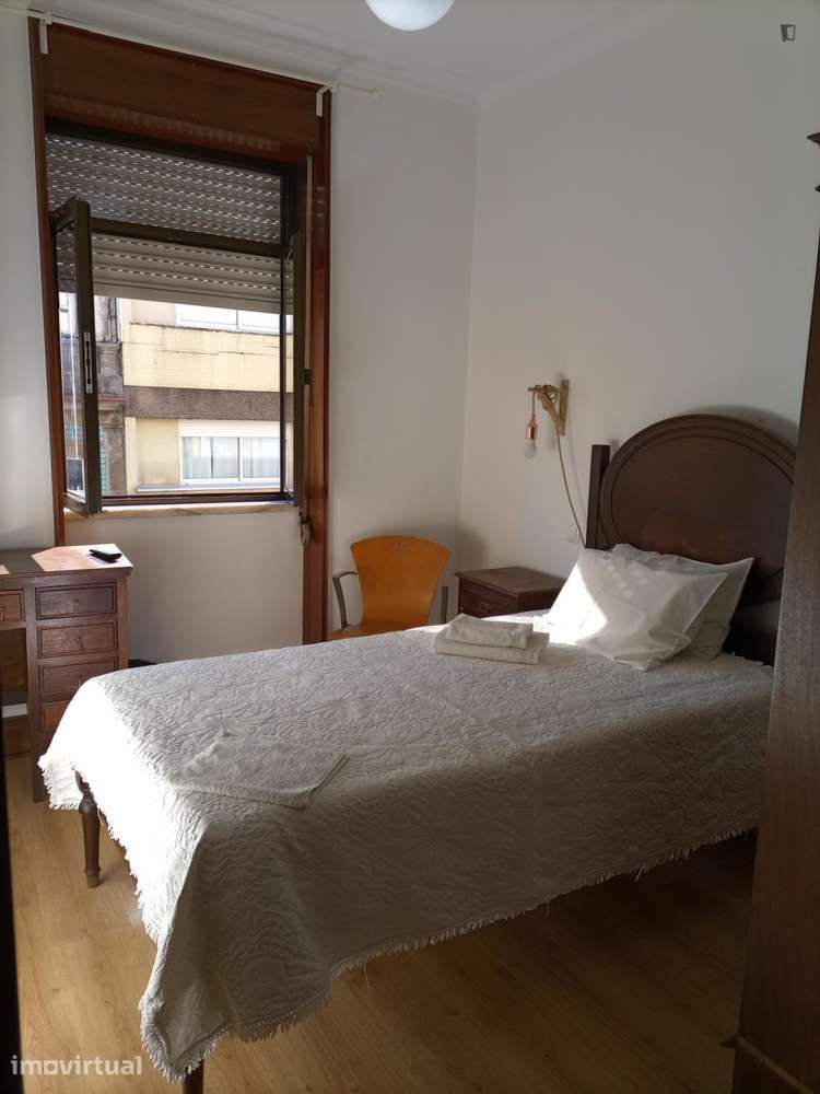 Quarto - localizado em Miragaia Porto - Grande imagem: 2/18