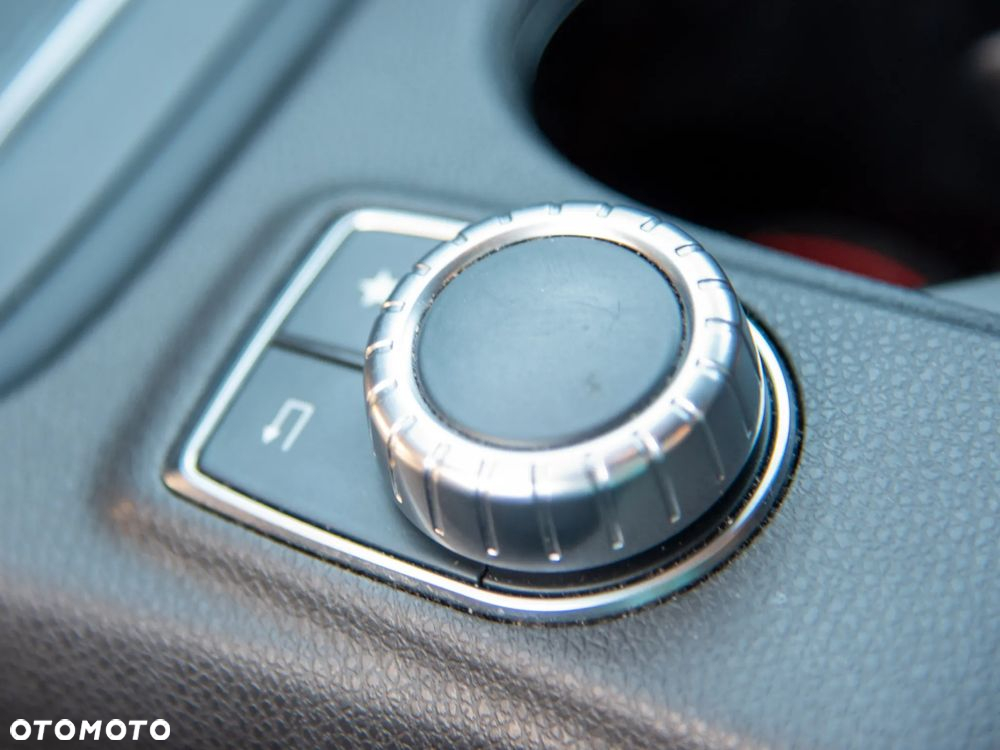 Mercedes-Benz CLA 250 4Matic 7G-DCT AMG Line - 38