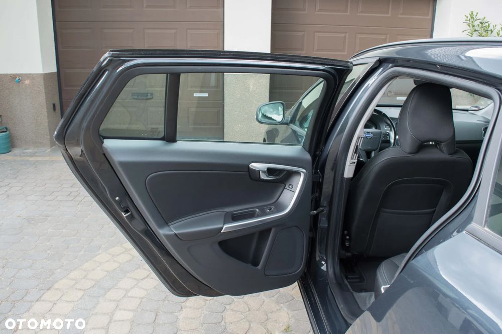 Volvo V60 D4 Business Edition - 28