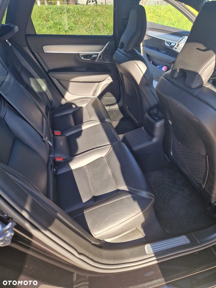 Volvo V90 T8 AWD Plug-In Hybrid R-Design - 2