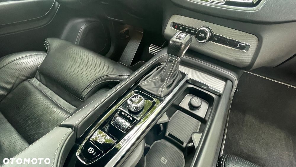 Volvo XC 90 - 30