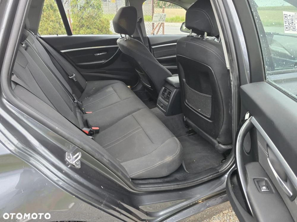 BMW Seria 3 318d Touring Advantage - 11
