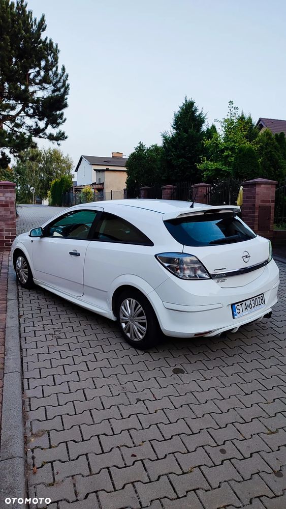 Opel Astra GTC 1.6 Cosmo - 1
