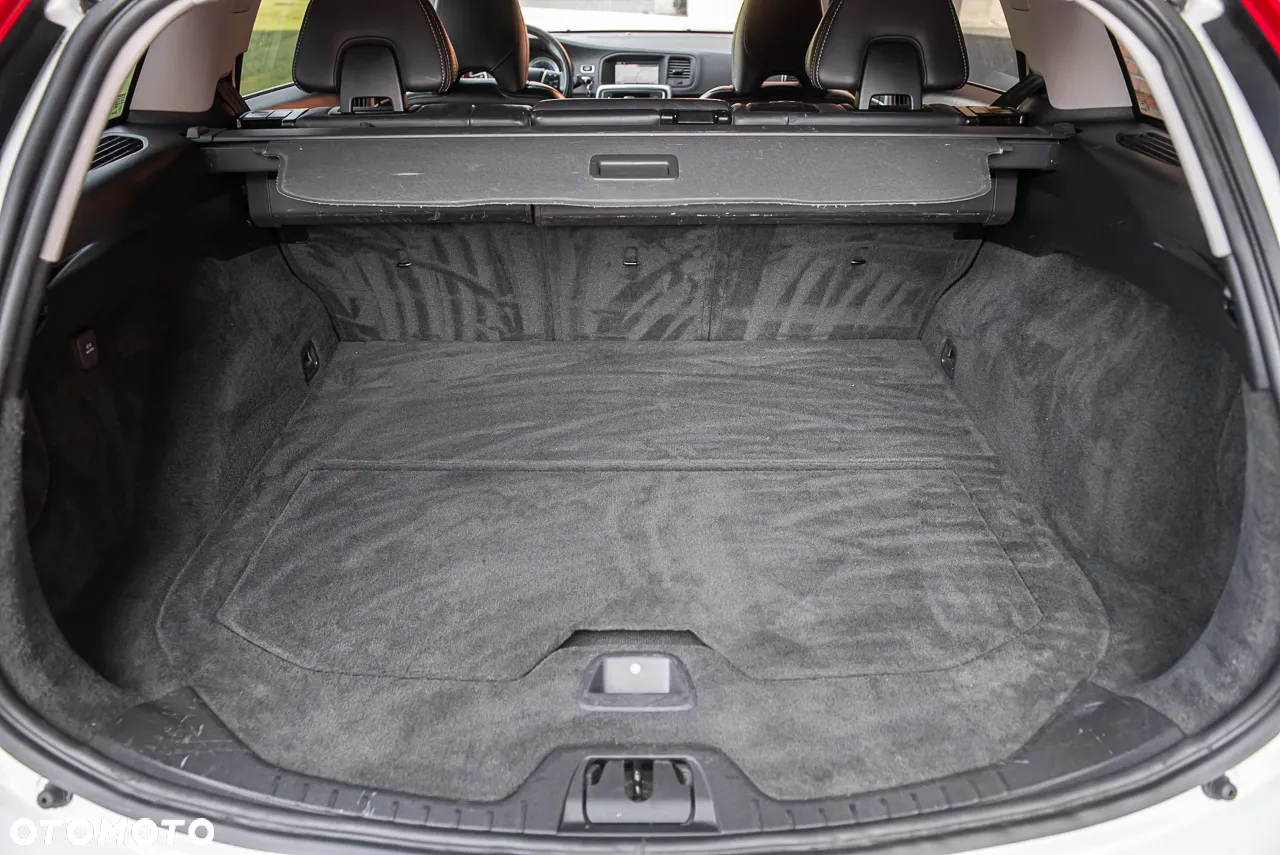 Volvo V60 D5 R-Design - 30