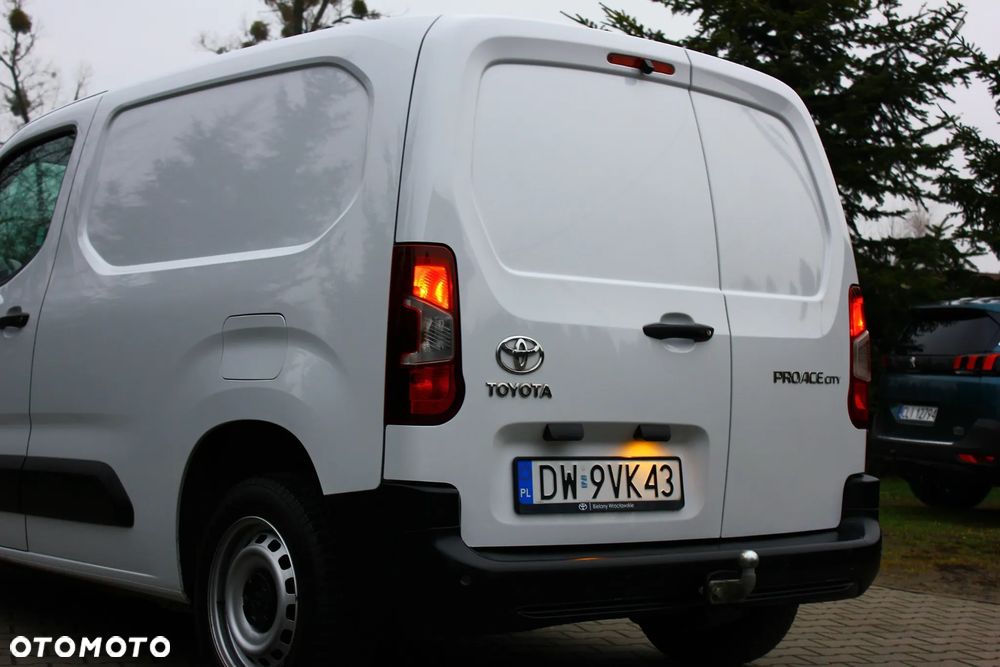 Toyota PROACE CITY BLASZAK 2 OSOBOWY 1.2 D-4T BENZYNA 110KM PEWNE AUTO FV23% - 7