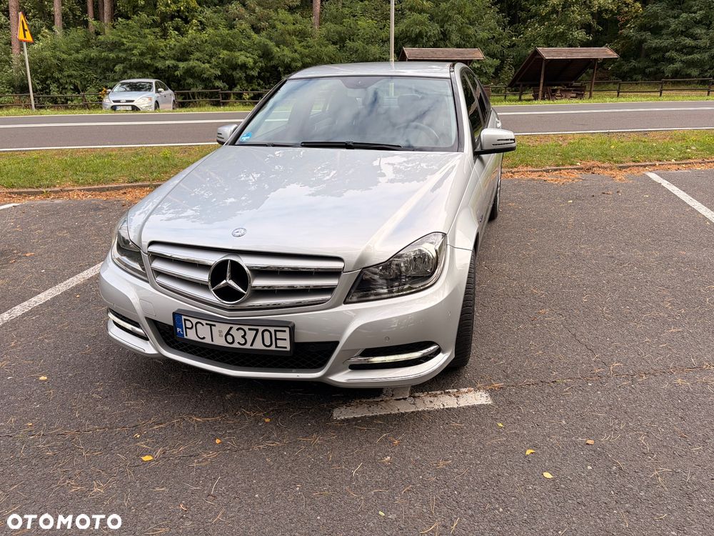 Mercedes-Benz Klasa C 180 CGI Automatik BlueEFFICIENCY Avantgarde - 2