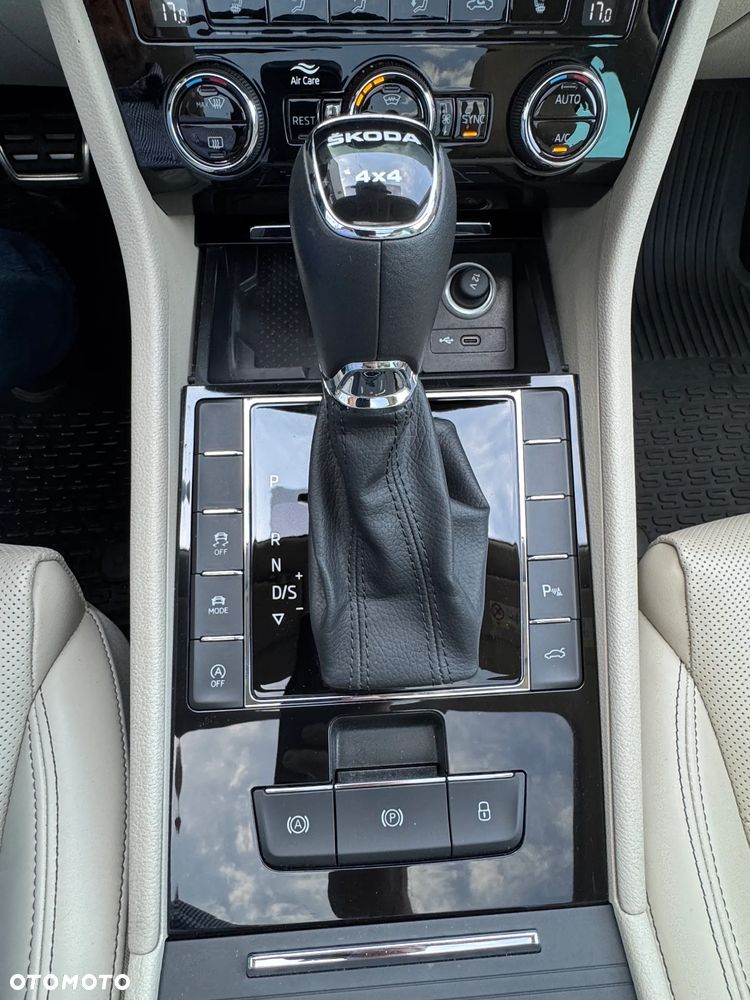 Skoda Superb 2.0 TSI 4x4 L&K DSG - 33