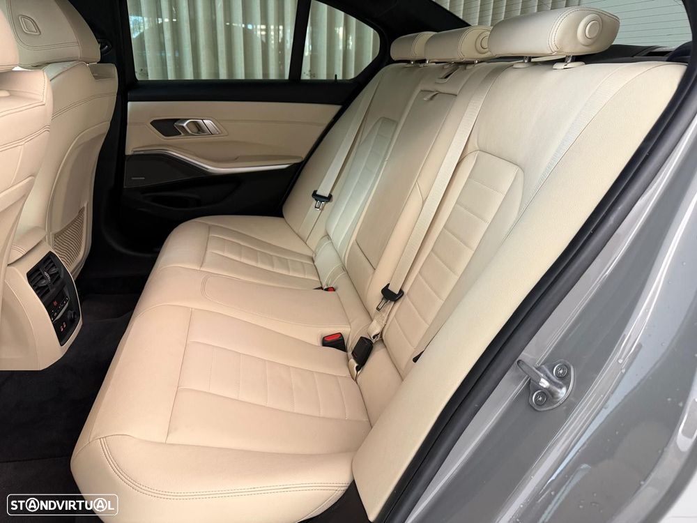 BMW 330 i Aut. M Sport - 12