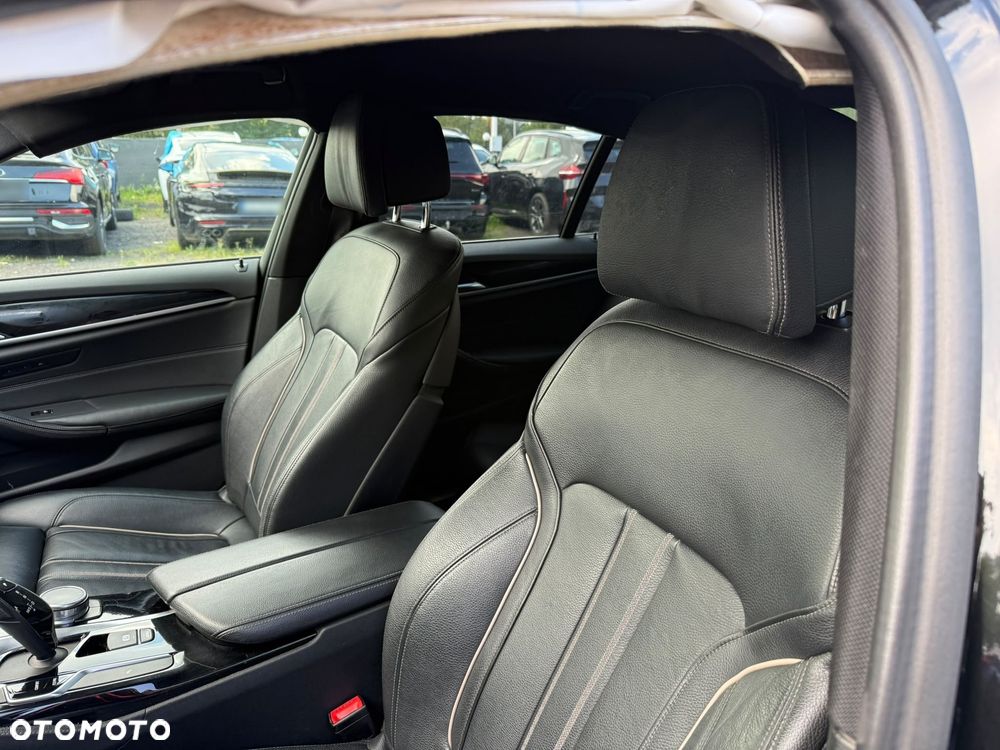 BMW Seria 5 525d M Sport sport - 28
