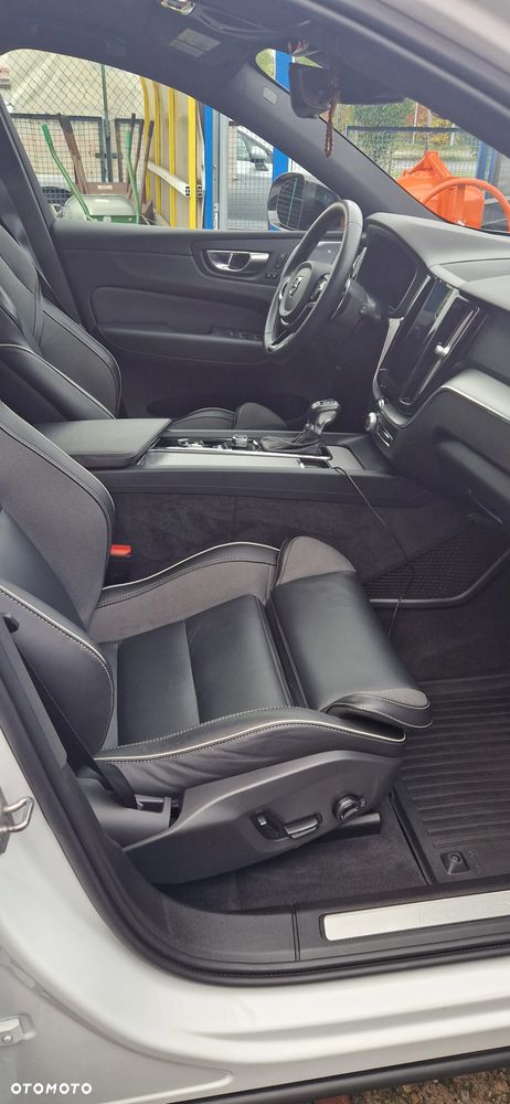 Volvo XC 60 T6 AWD R-Design - 35