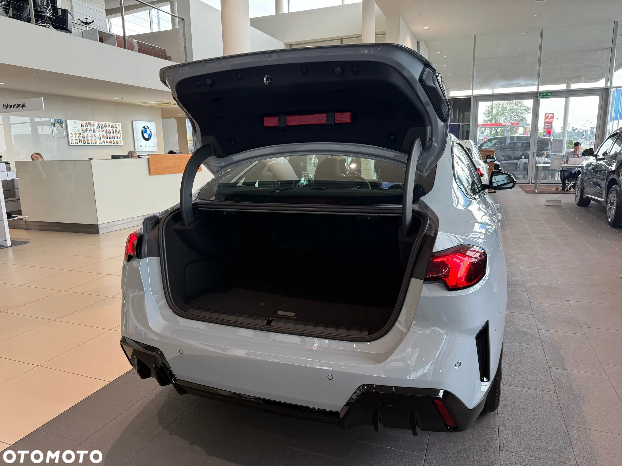 BMW Seria 2 218d - 8