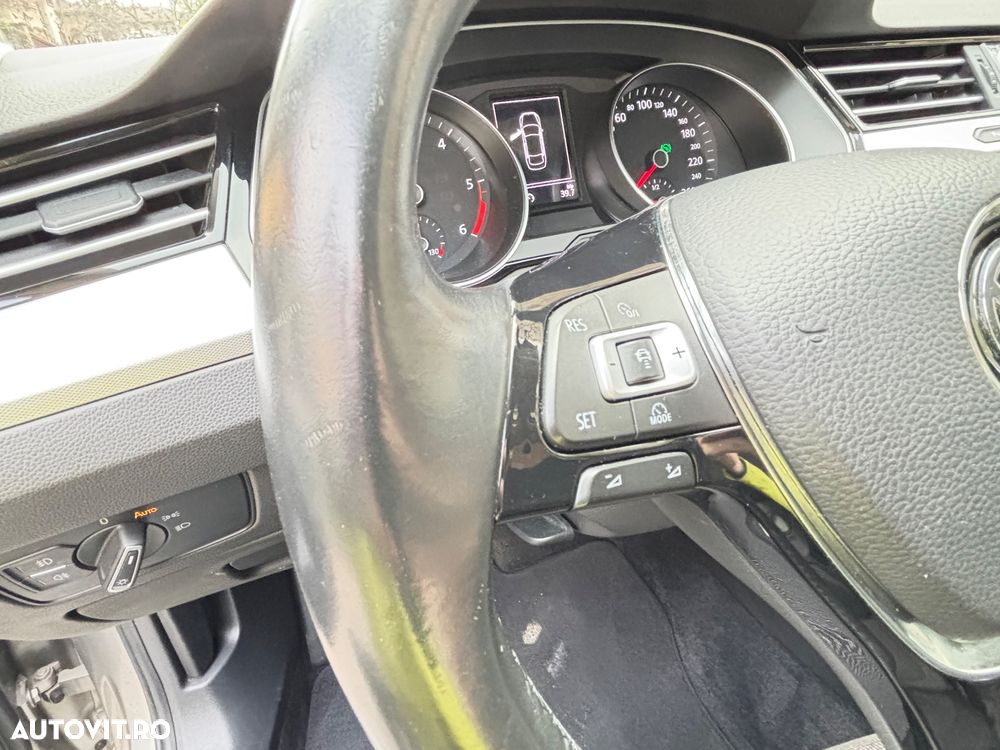 Volkswagen Passat 2.0 TDI DSG Highline - 17