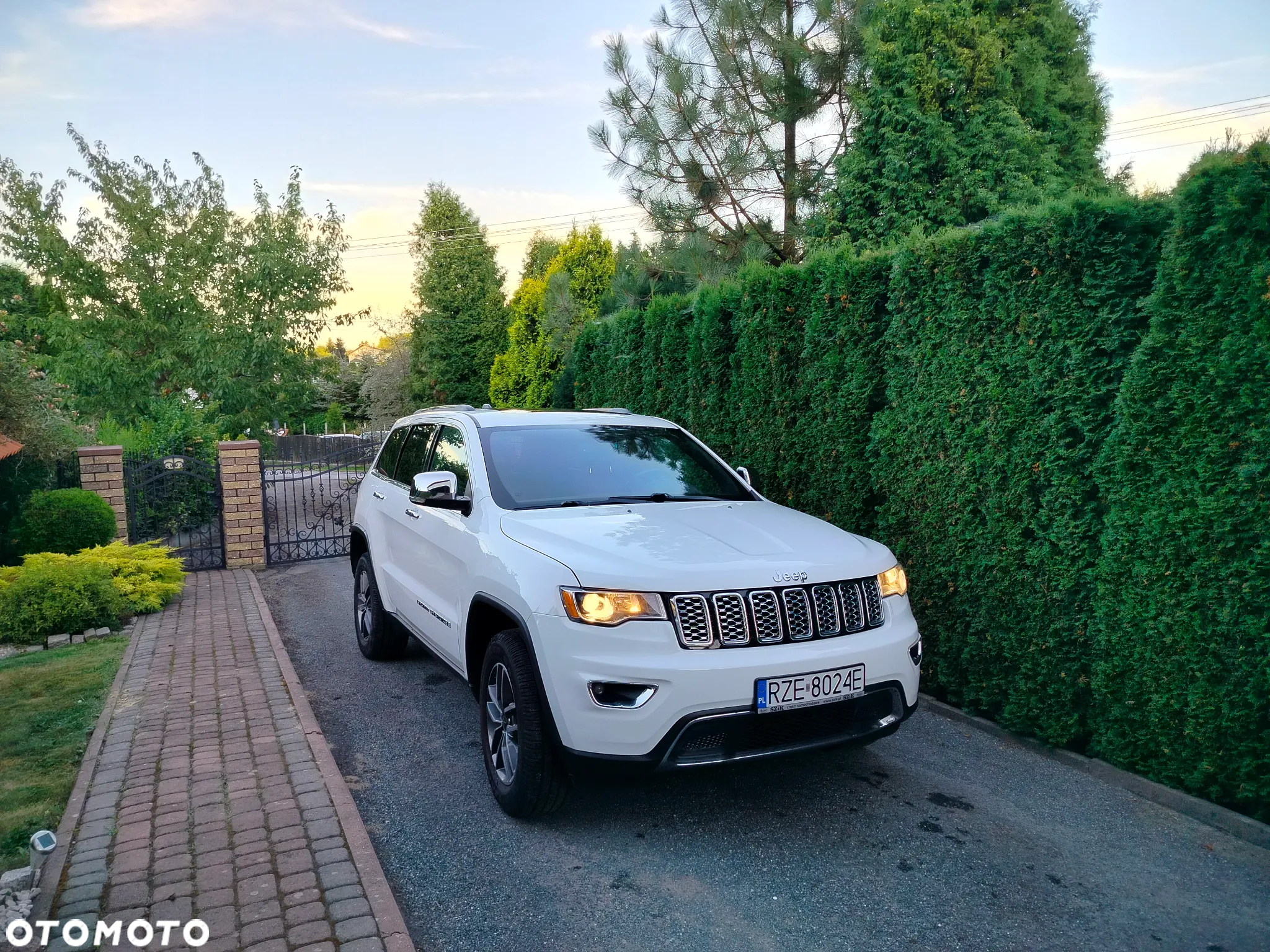 Jeep Grand Cherokee - 35