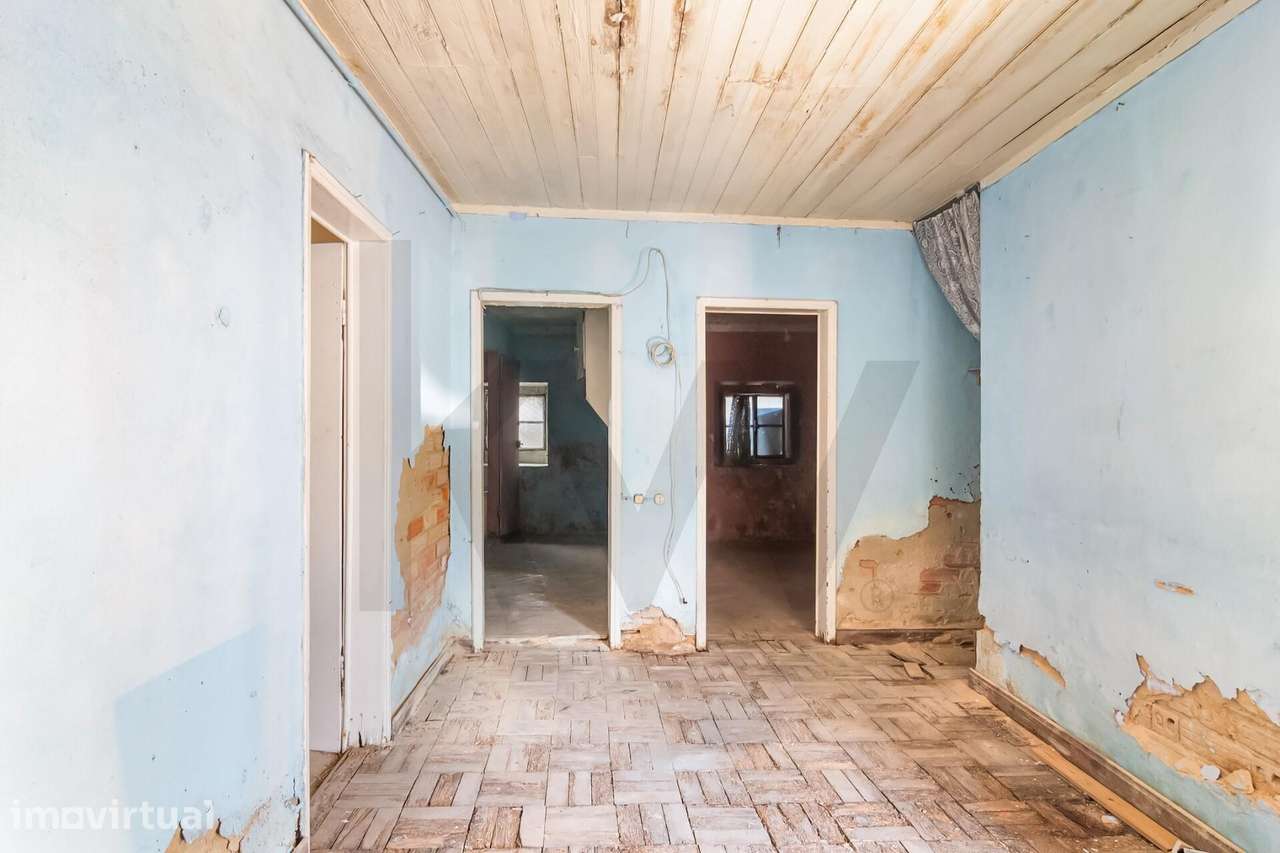 Prédio para Obras no Campo das Amoreiras, em Santa Clara – Lisboa - Grande imagem: 4/25