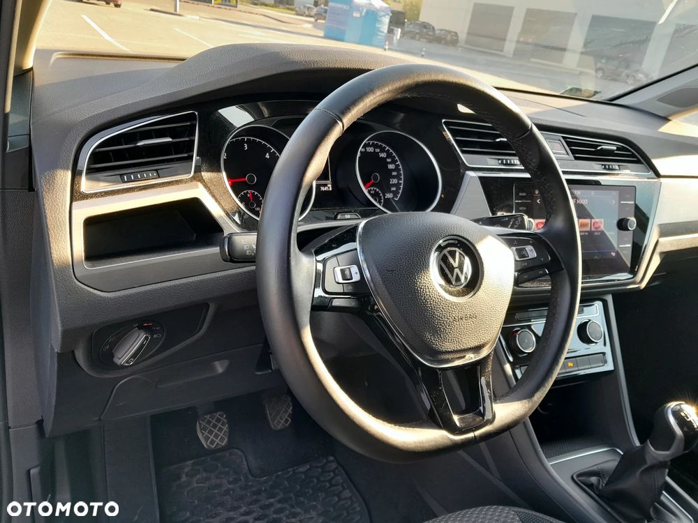 Volkswagen Touran 2.0 TDI BMT SCR Comfortline - 17