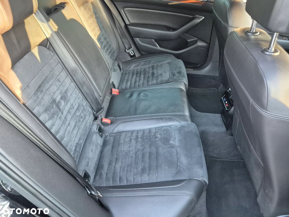 Volkswagen Passat 2.0 TDI Bi-Turbo BMT 4Mot Highline DSG - 17
