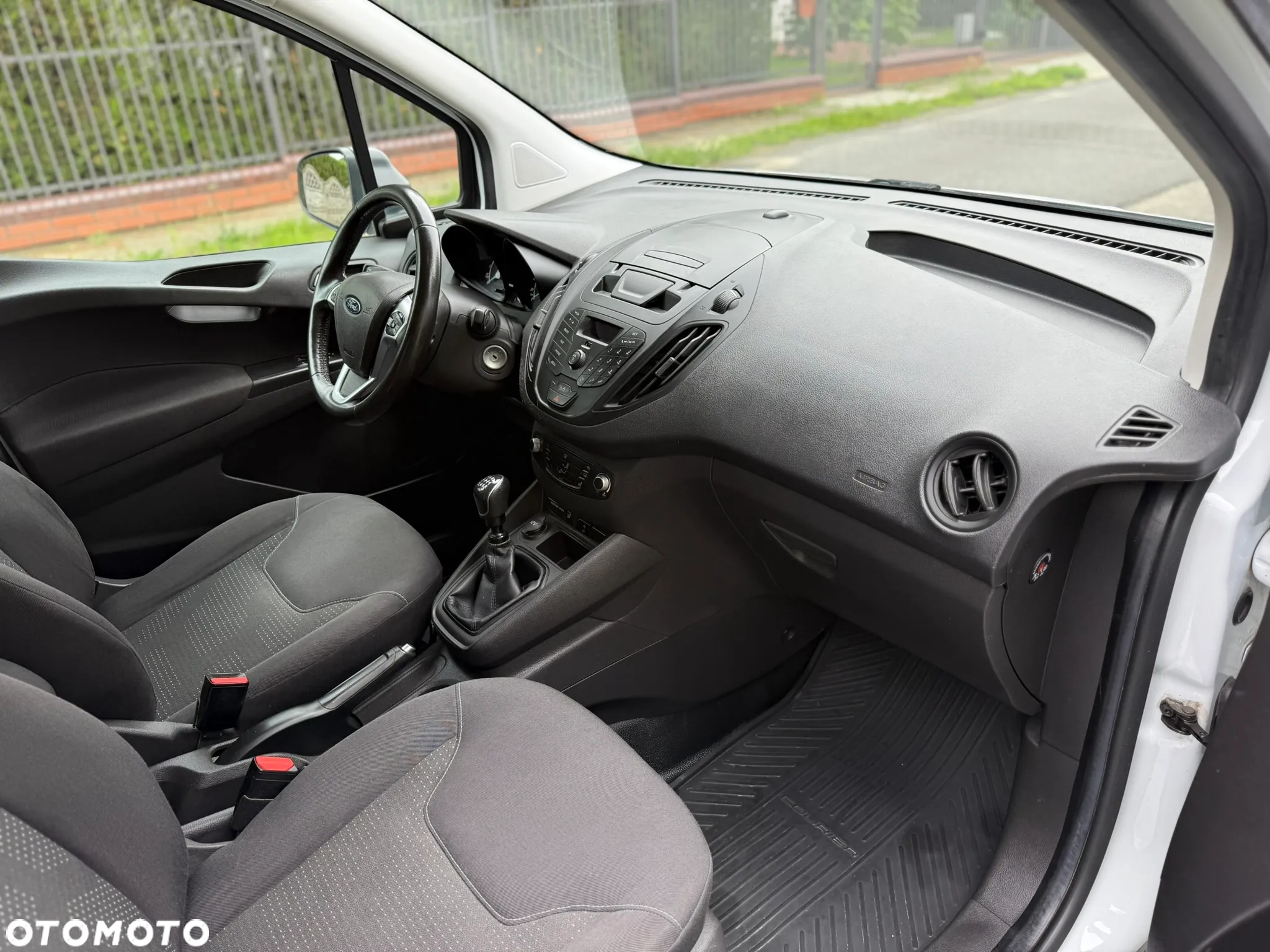 Ford Transit Courier - 9