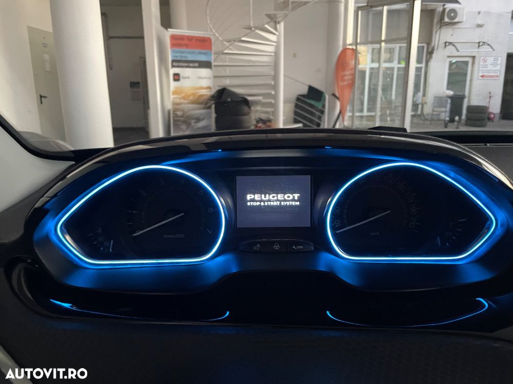Peugeot 2008 1.2 PureTech Turbo Allure - 12