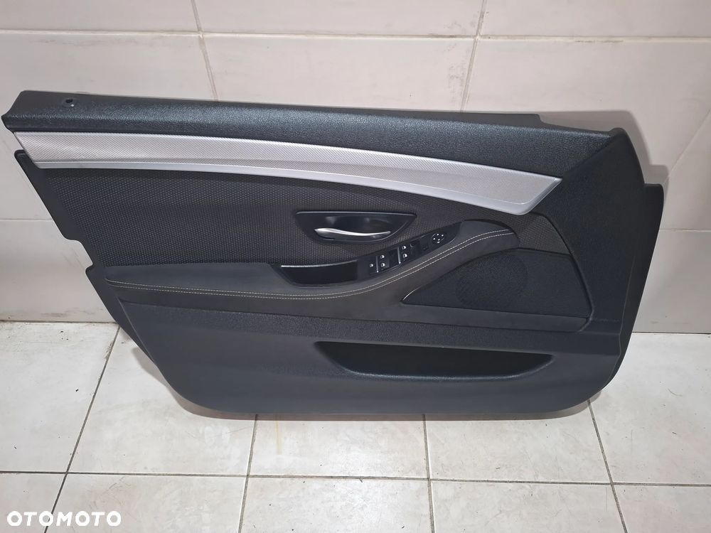 Boczek lewy przód alcantara BMW 5 F10 - F11 rok 2012 - 1