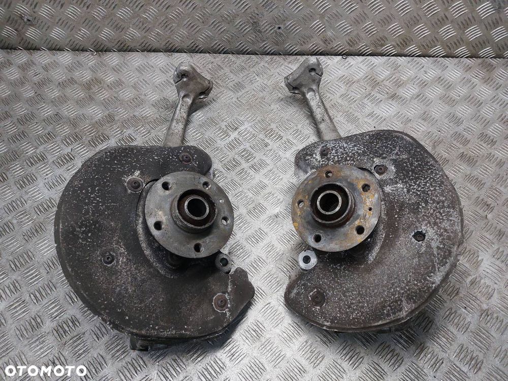 PIASTA ZWROTNICA LEWY PRZÓD + PRAWY PRZÓD AUDI Q5 8R - 1