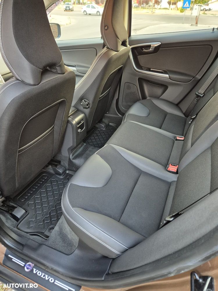 Volvo XC 60 D4 Momentum - 12