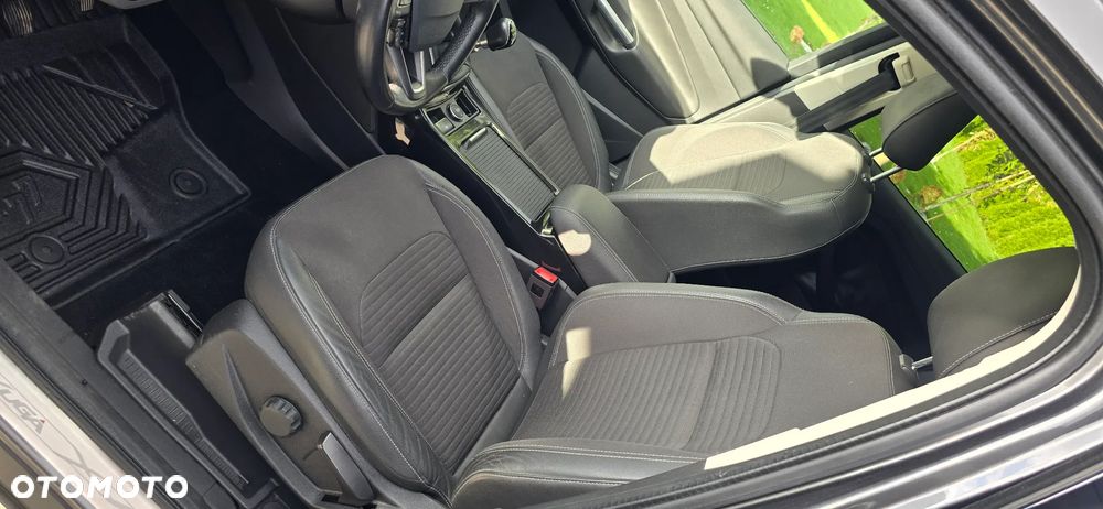 Ford Kuga 1.5 EcoBoost 2x4 Titanium - 16