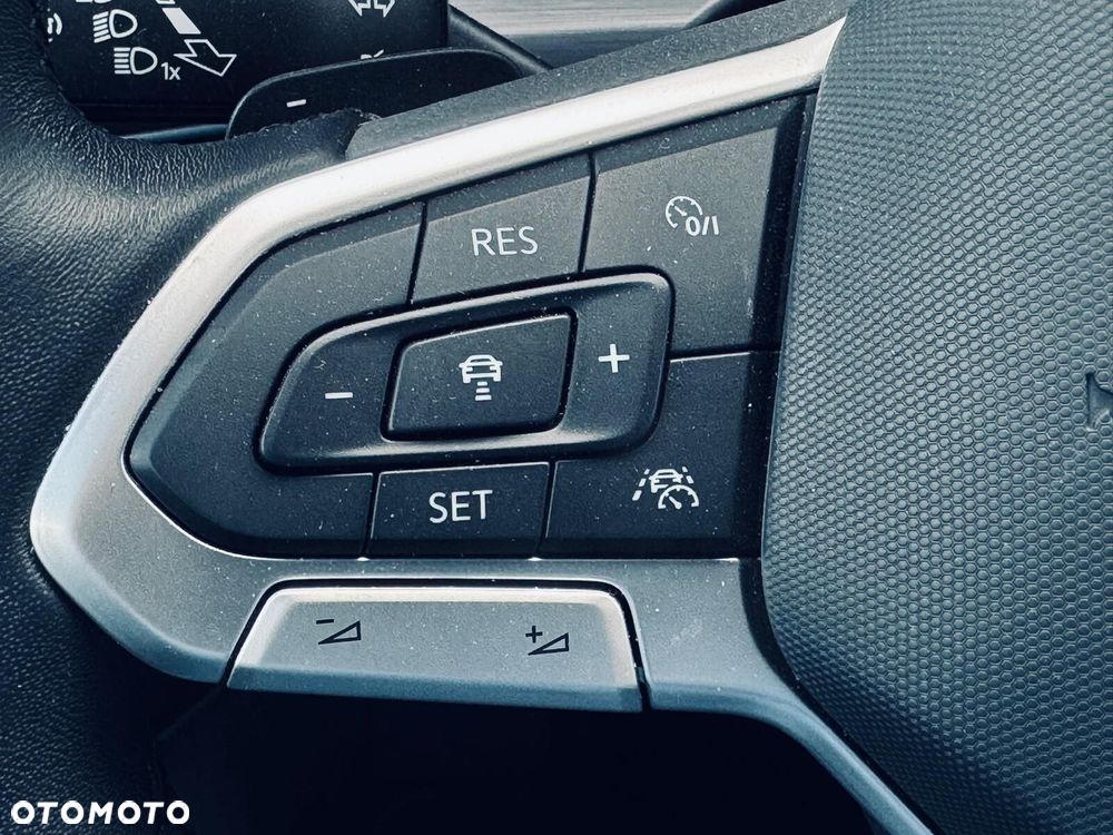 Volkswagen Golf 2.0 TSI Style DSG - 25