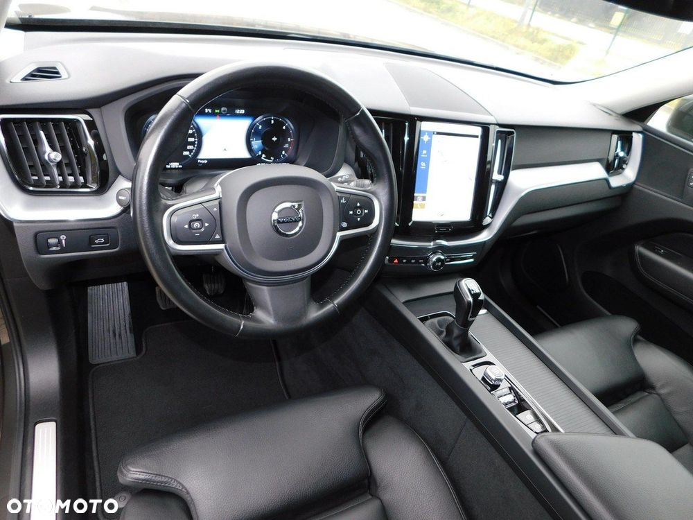 Volvo XC 60 D3 Momentum Pro - 16