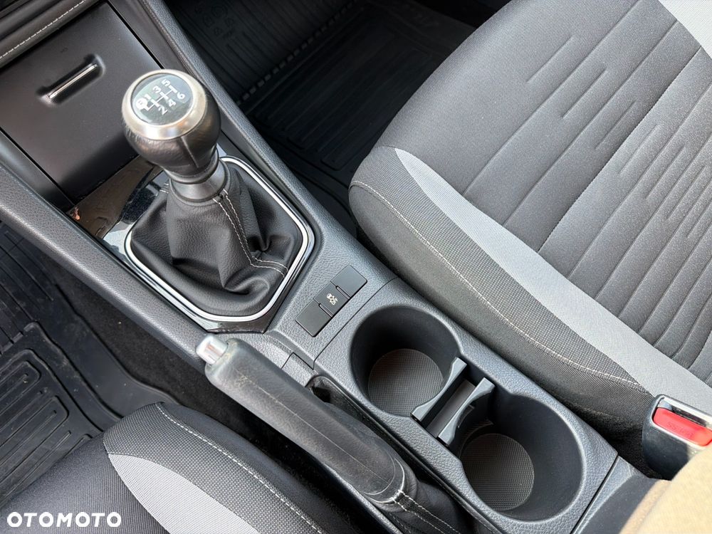 Toyota Auris 1.6 Premium - 28