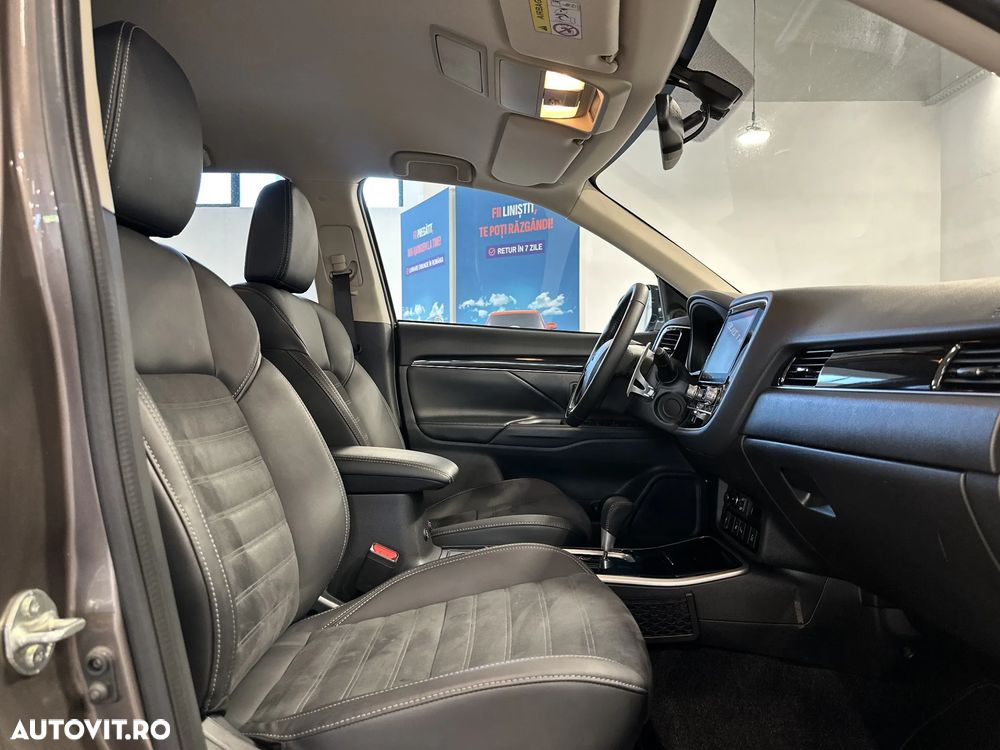 Mitsubishi Outlander - 12