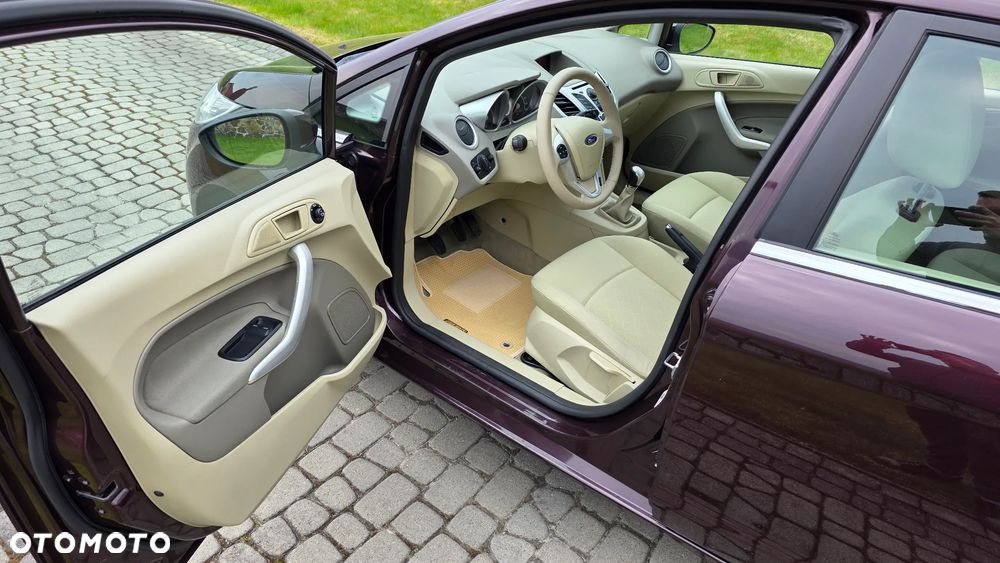 Ford Fiesta 1.4 Ghia - 27