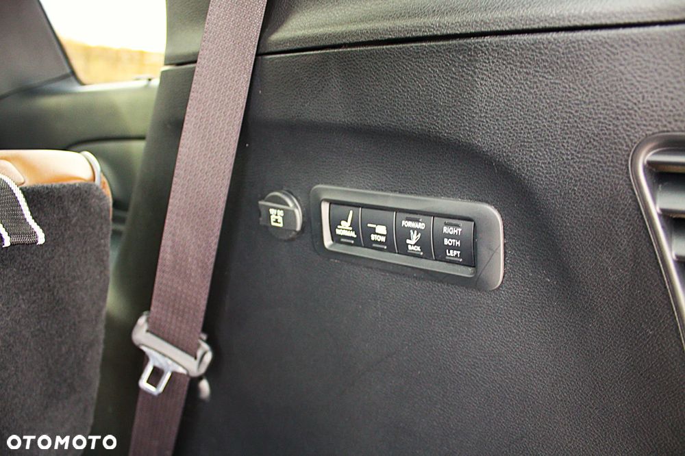 Chrysler Pacifica - 24