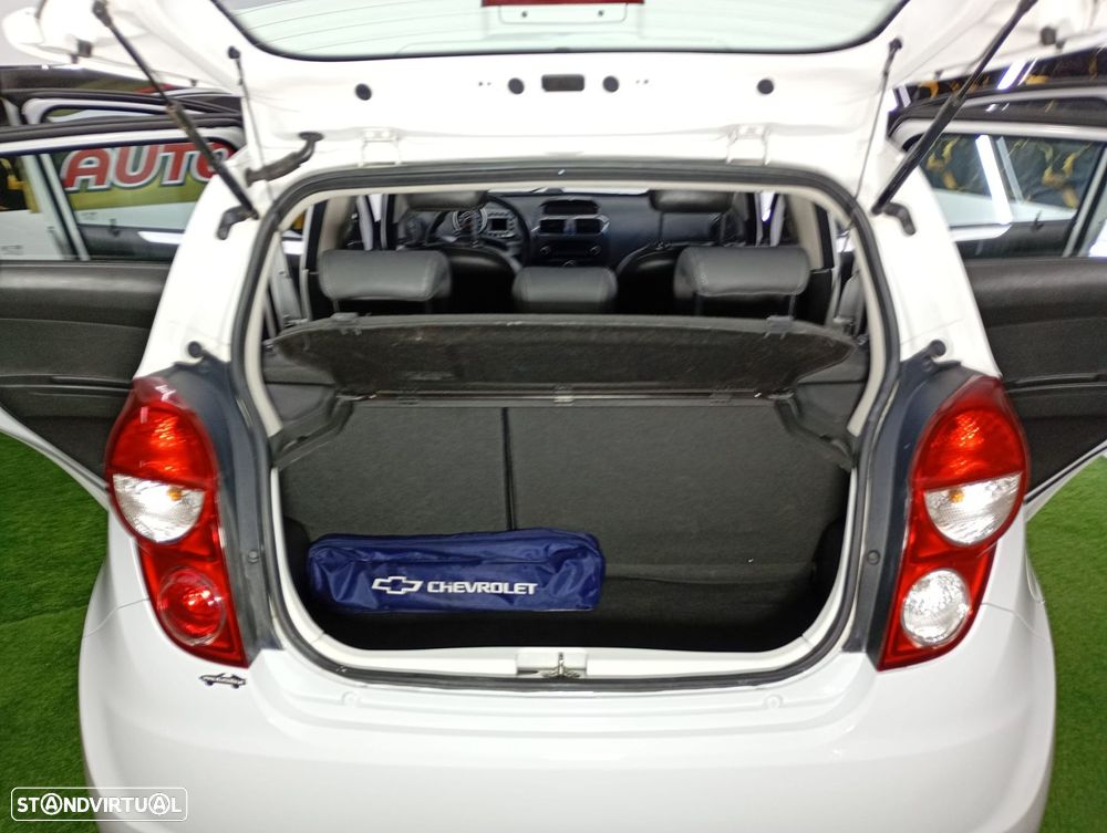 Chevrolet Spark 1.0 L Bi-Fuel - 29