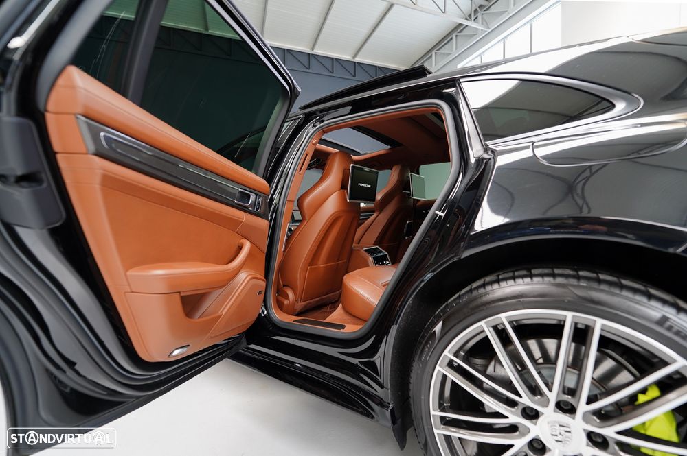 Porsche Panamera Sport Turismo 4 E-Hybrid - 36