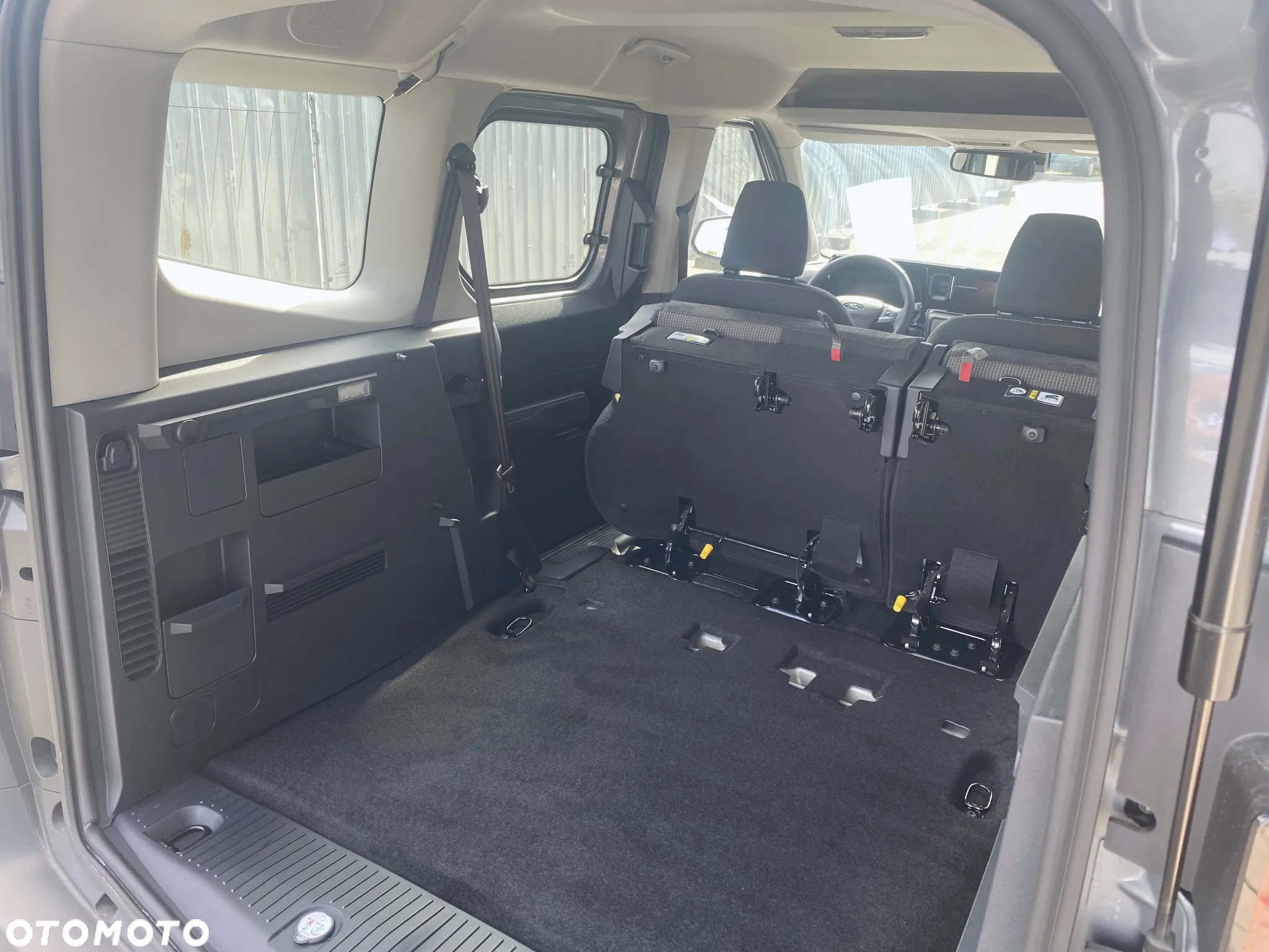 Ford Tourneo Courier 1.0 EcoBoost Trend - 23