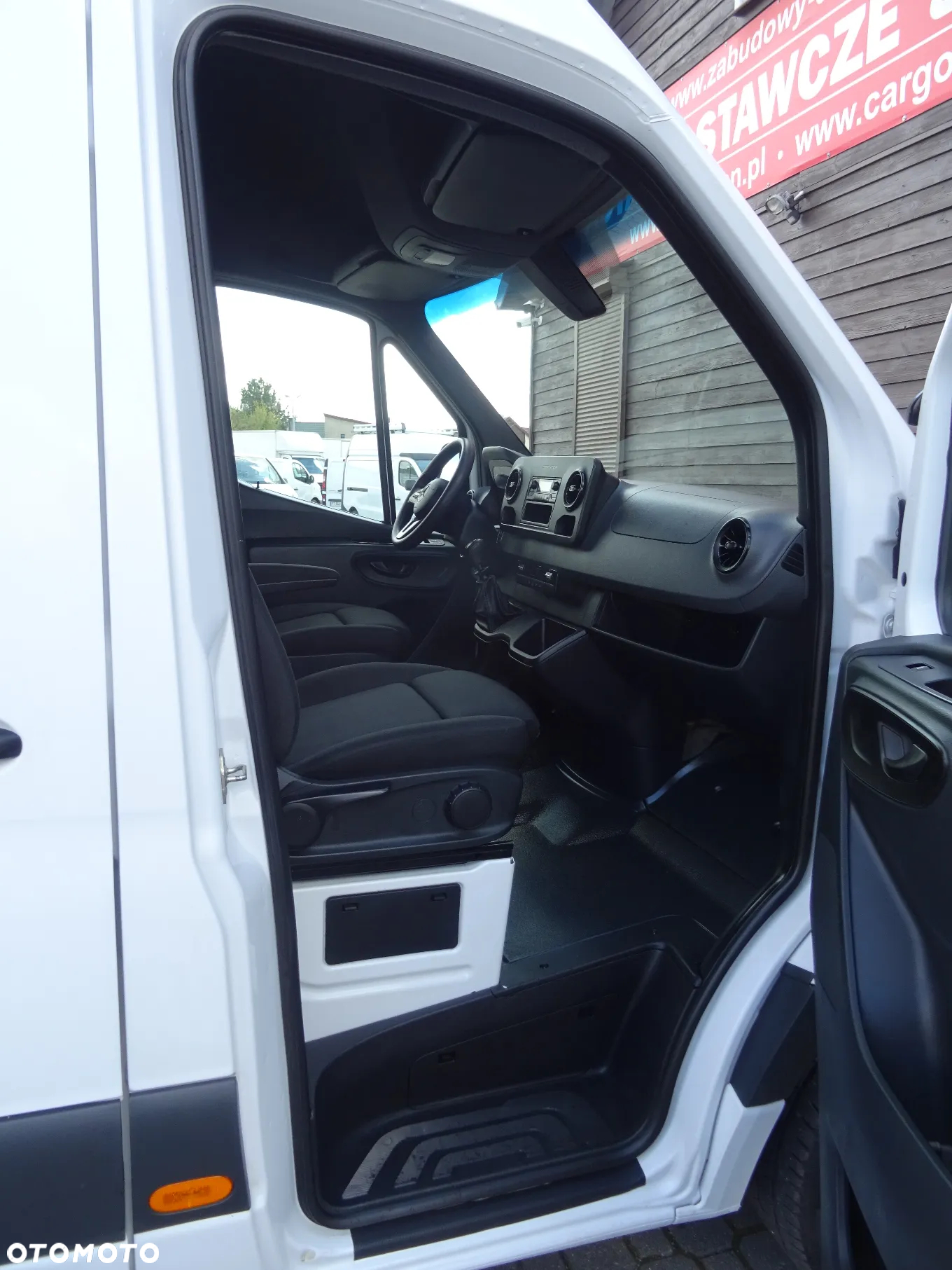 Mercedes-Benz Sprinter - 20